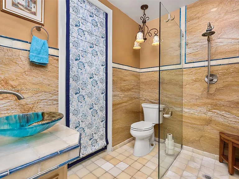 70 Bay Colony Ln — Photo 57