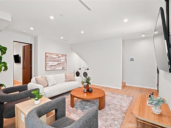 3rd image of 425 N Alfred St #2