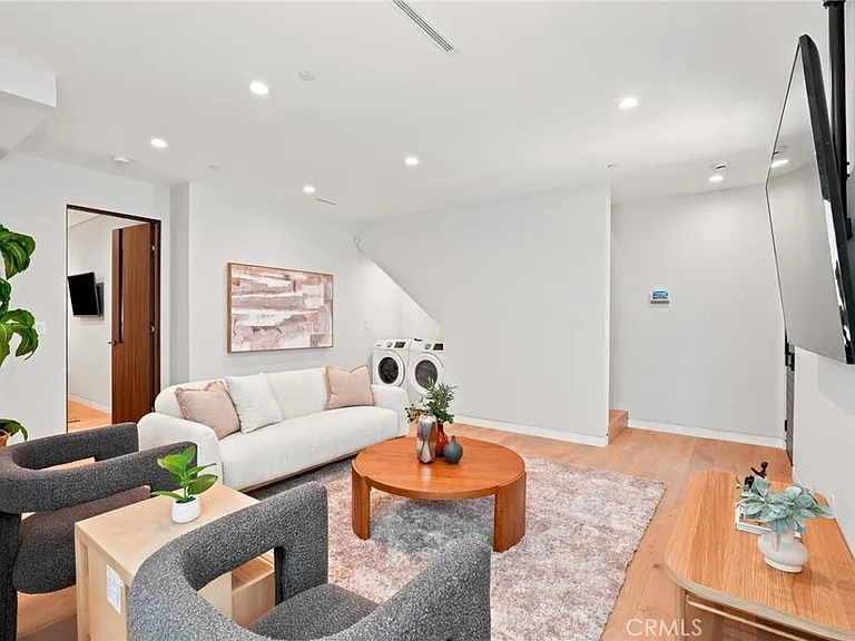 425 N Alfred St #2 — Photo 3