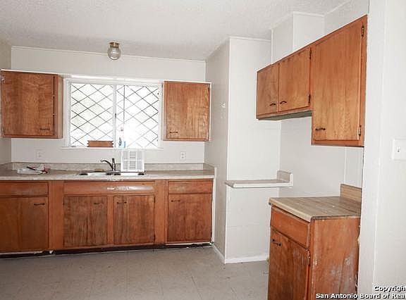3rd image of 230 Jamaica Dr