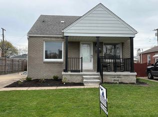 1072 11th St, Wyandotte, MI 48192