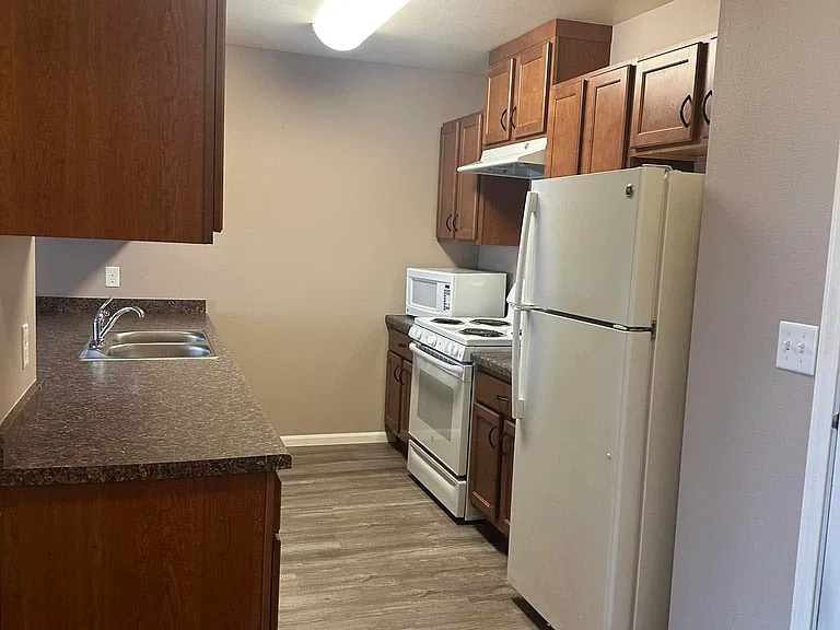 Sierra Court — Photo 5