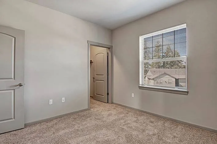 River Ridge Apartments — Photo 32