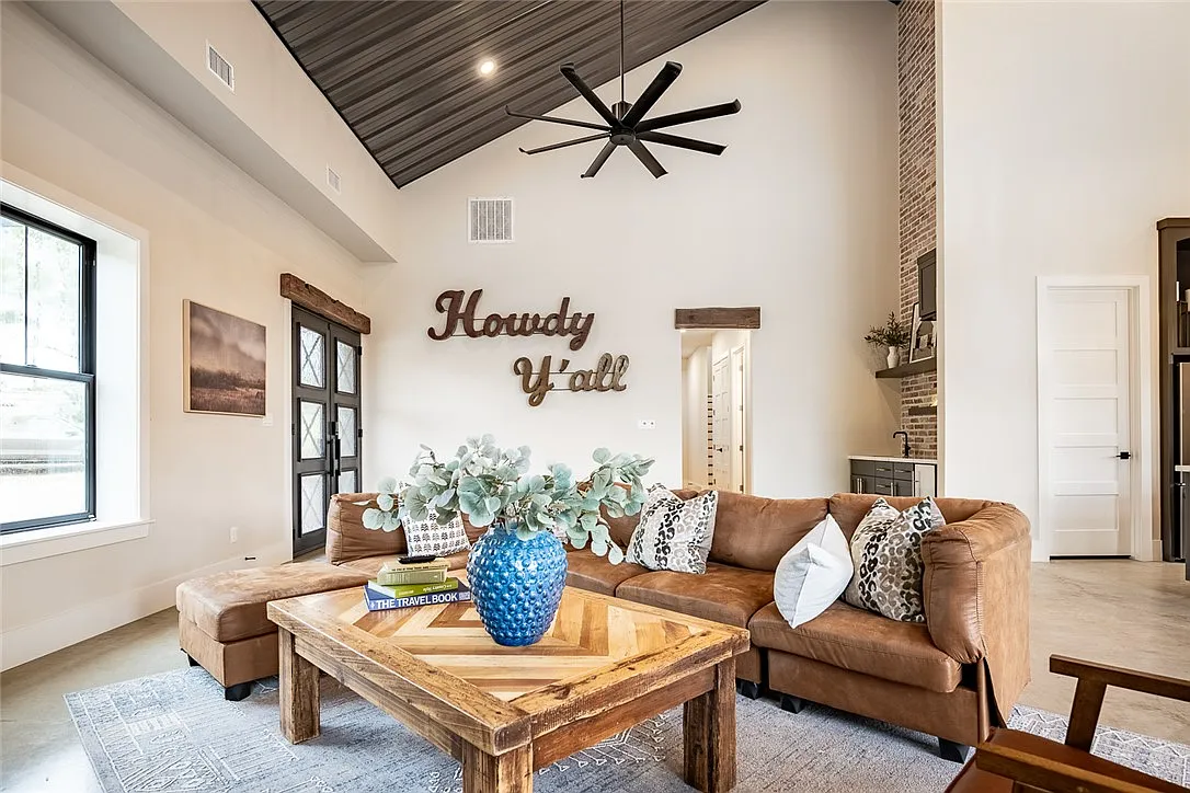 4 bed, 3135 sqft, $5,200 — Photo 3