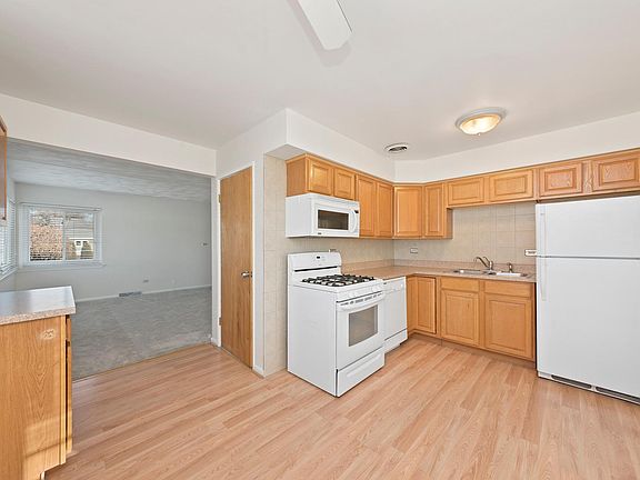 3rd image of 440 N Beverly Ave
