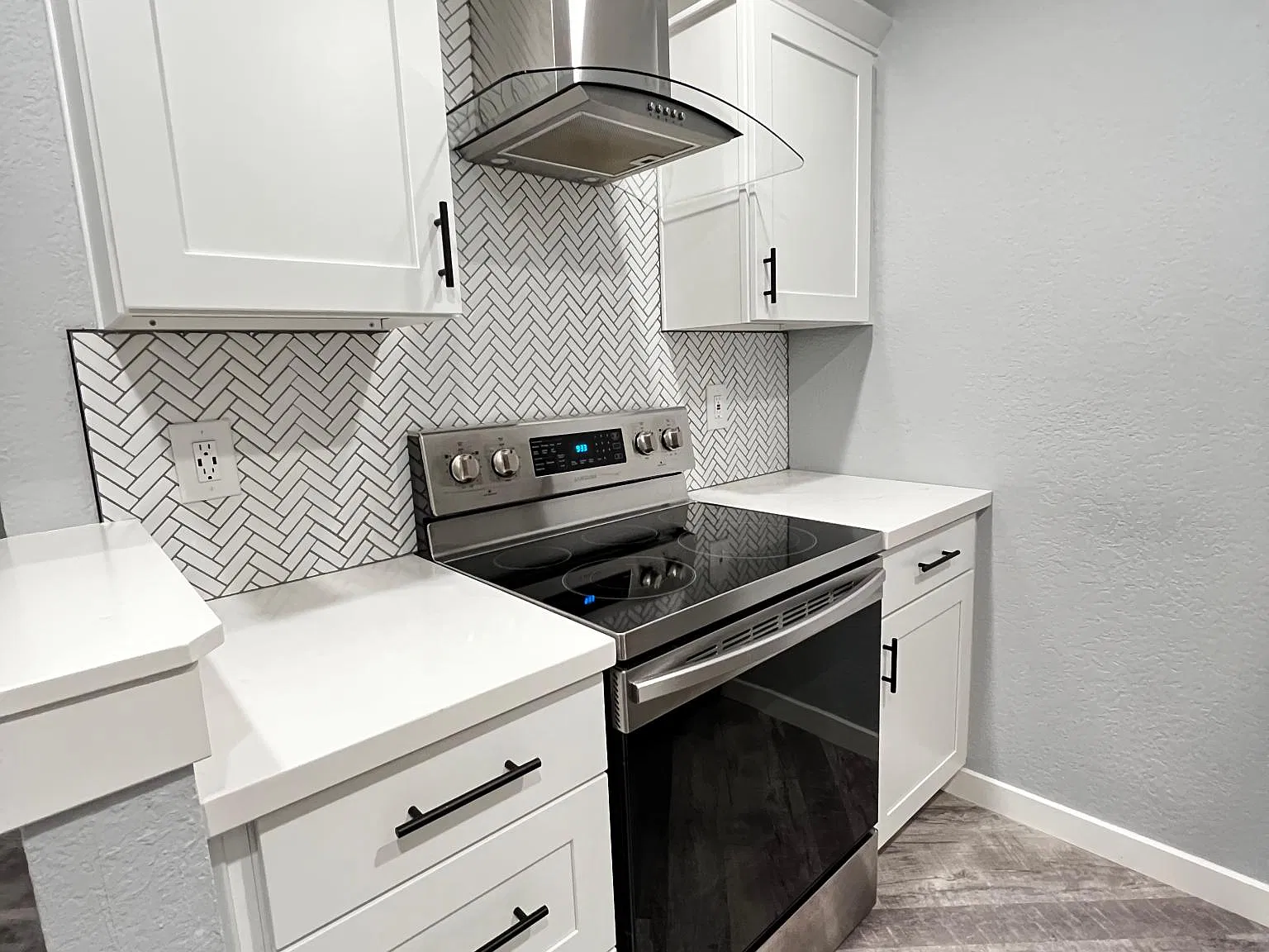 3 bed, 1015 sqft, $2,500 — Photo 2
