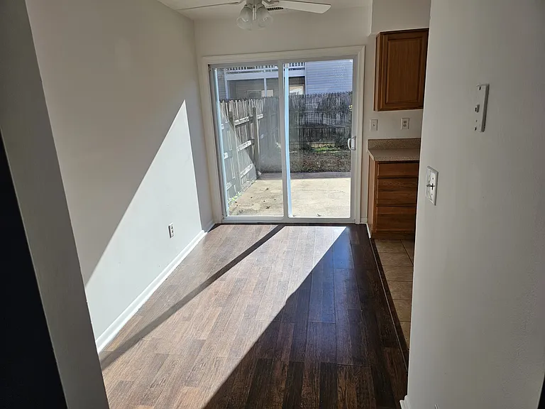 719 Spence Cir — Photo 5