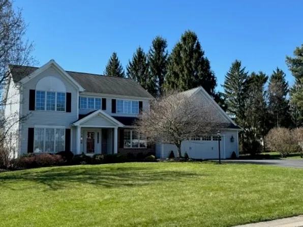 46 Walnut Hill Dr, Penfield, NY 14526