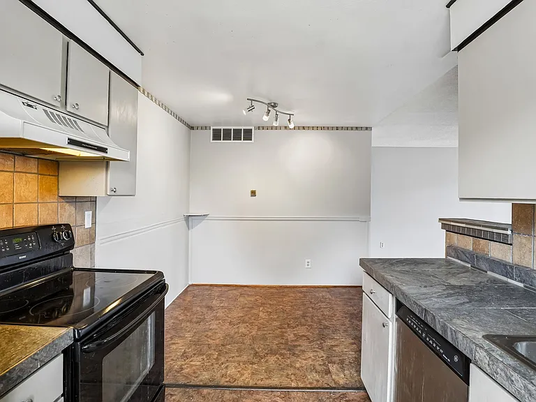 11922 Bellaire St #B — Photo 10