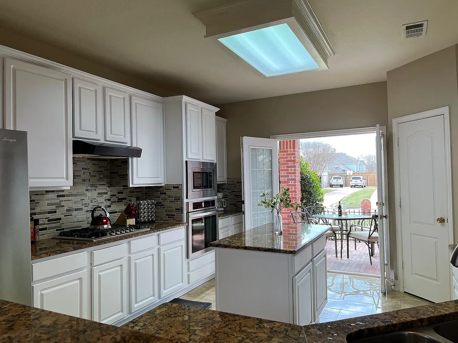 4 bed, 3115 sqft, $7,995 — Photo 3