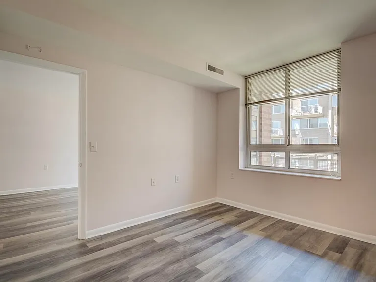 350 G St SW — Photo 17