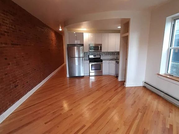 4th image of 499 Park Pl APT 4