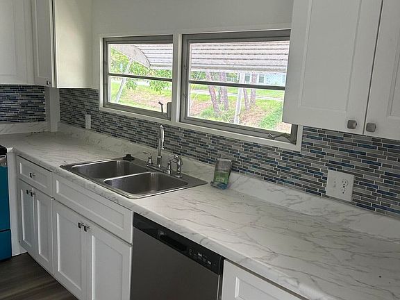 2nd image of 705 Niver St