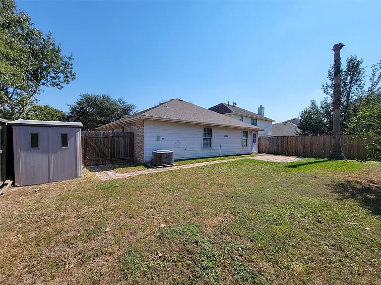 9319 Knockomie Ct — Photo 32