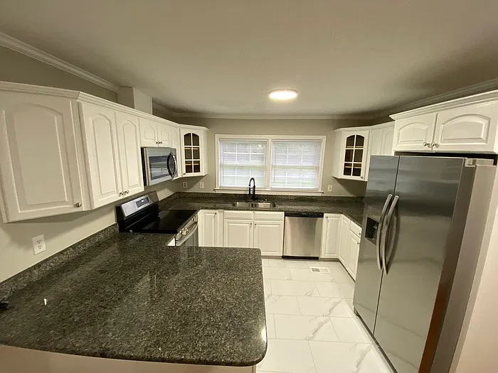 3 bed, 2.0 bath, 1720 sqft, $1,675 — Photo 4