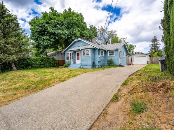 794 NE Wharton Dr, Grants Pass, OR 97526