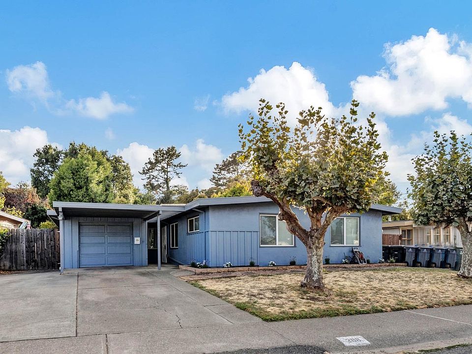 1st image of 208 Los Altos Place
