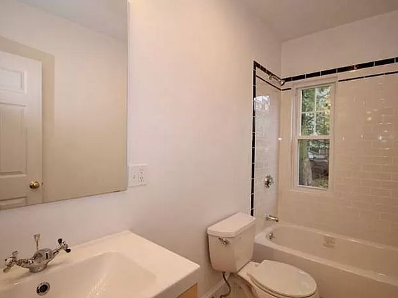 4th image of 345 Seaver St Unit 1
