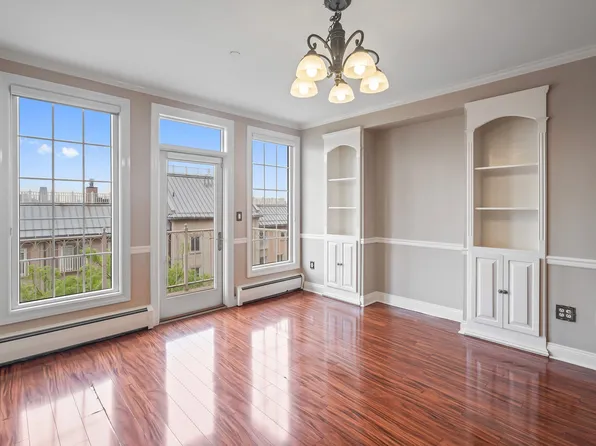 207 Shearwater Ct West image 2 of 33