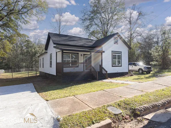 19 North St, Manchester, GA 31816