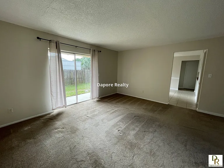 302 S Moss Rd — Photo 5