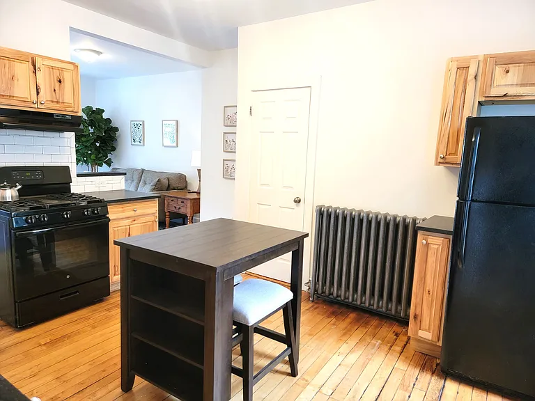 142 Grant St #4 — Photo 6