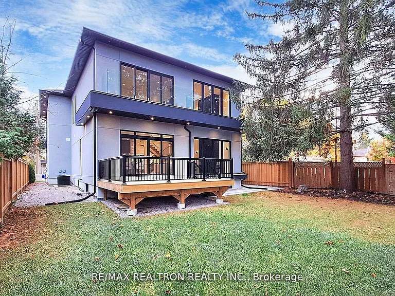 84 Murray Dr — Photo 37