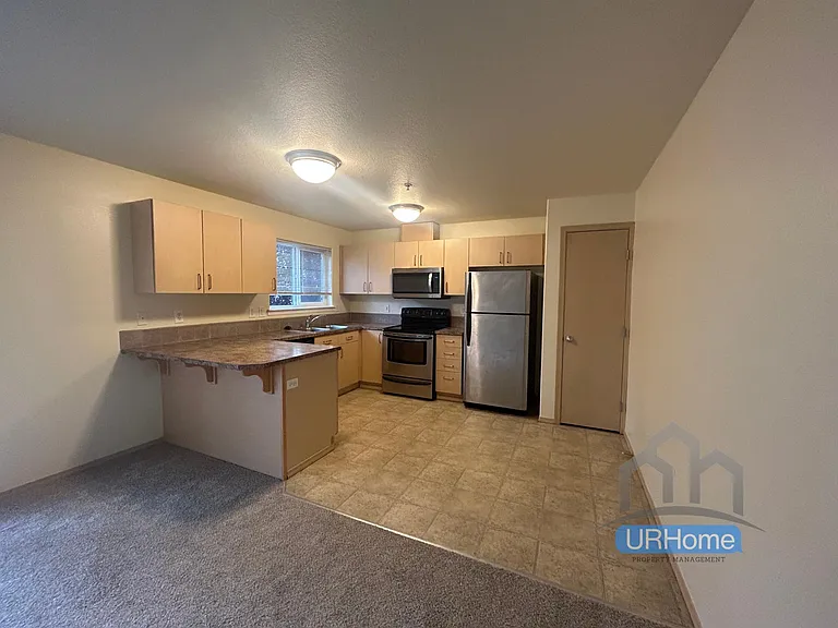 5069 SE 28th Ave — Photo 2