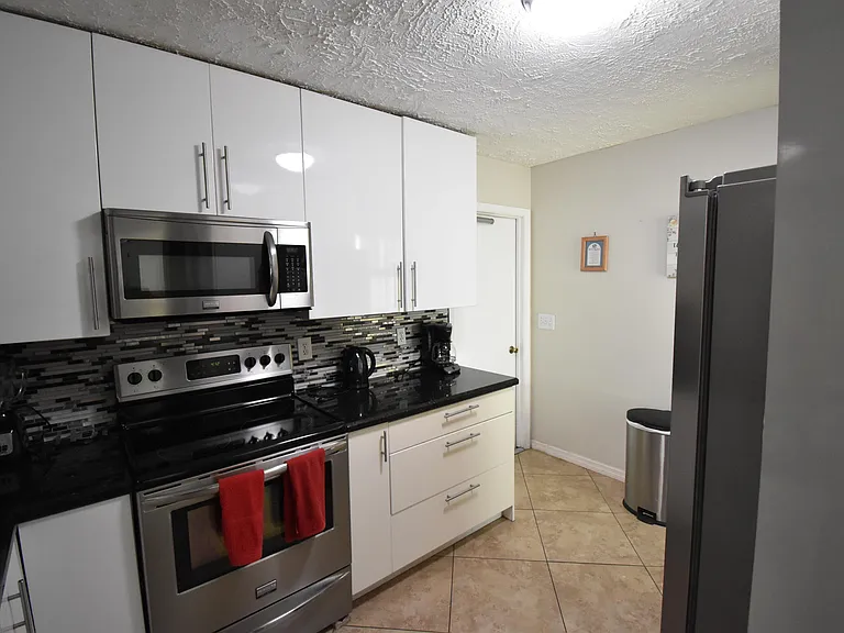9426 Southampton Pl — Photo 6