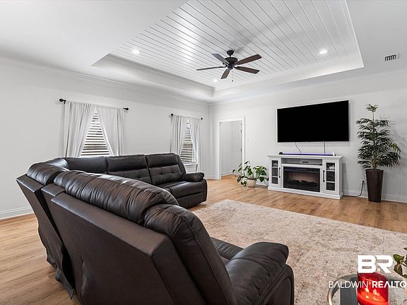 4th image of 556 Shady Oak Dr
