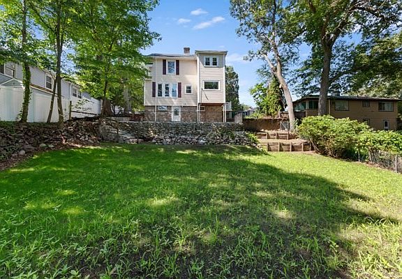 5th image of 301 Lynnfield St
