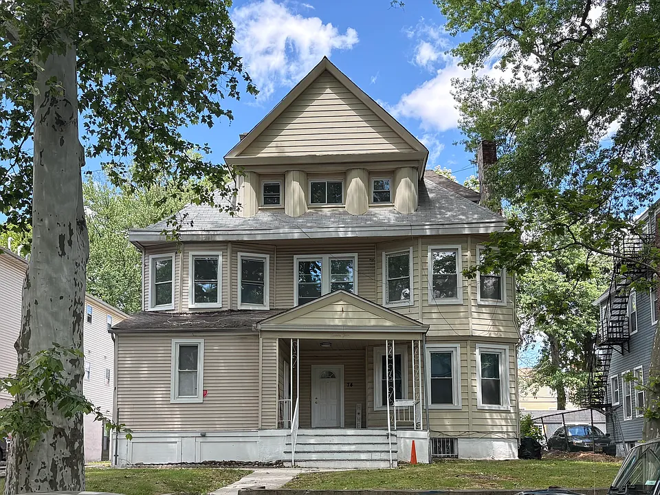 74 Chestnut St #2