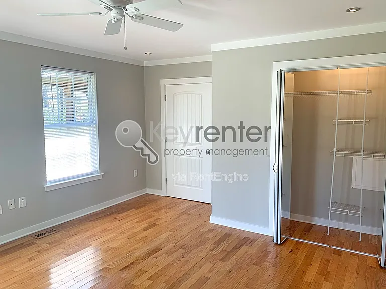 115 N Larchmont Ave #B — Photo 7