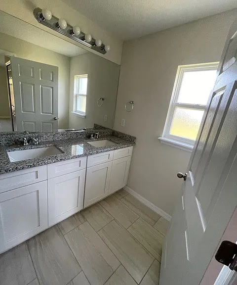 833 Ognon Ct — Photo 9