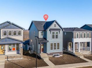 26 S Versant Path SW, Calgary, AB T2Y0Z4