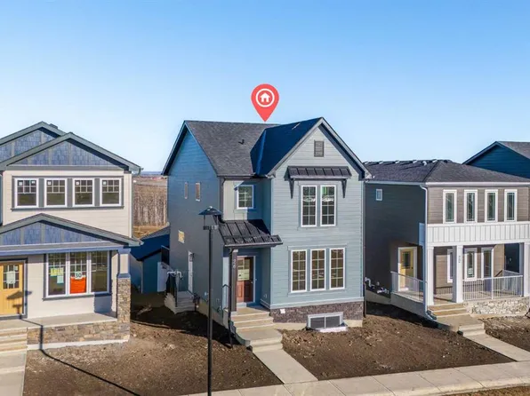 26 S Versant Path SW, Calgary, AB T2Y 0Z4