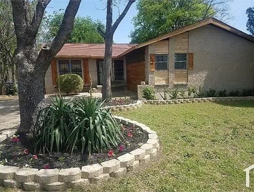 427 Southport Dr — Photo 3