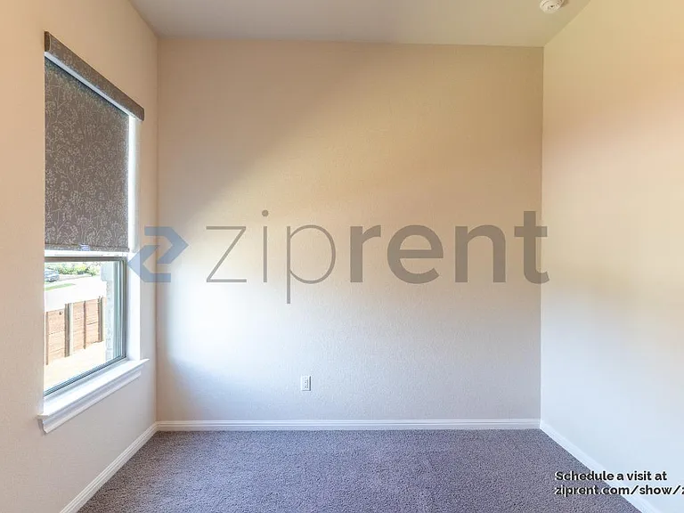 7601 Paruline Dr — Photo 13