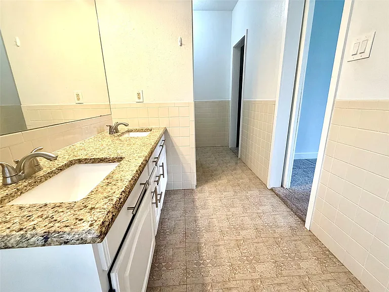 17844 Park Valley Dr — Photo 34
