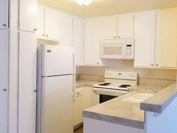 4th image of 2811 Howard Ave APT B