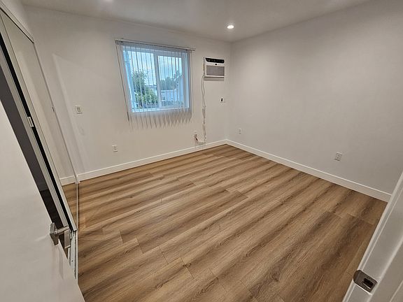 5th image of 824 W Colden Ave #824
