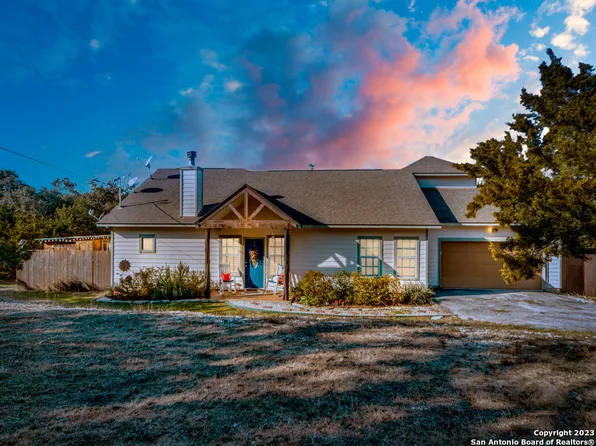 285 Quarter Horse Ln, Fischer, TX 78623
