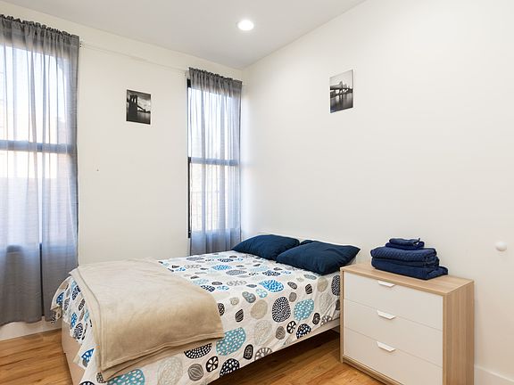 2nd image of 211 Nassau Ave #2D