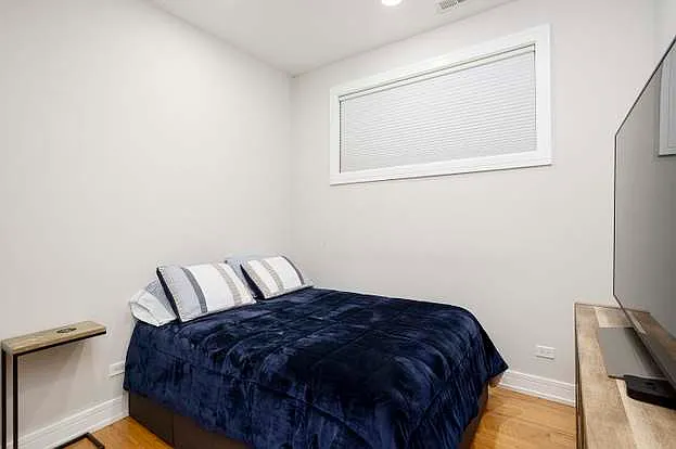 821 W Roscoe St #1 — Photo 71