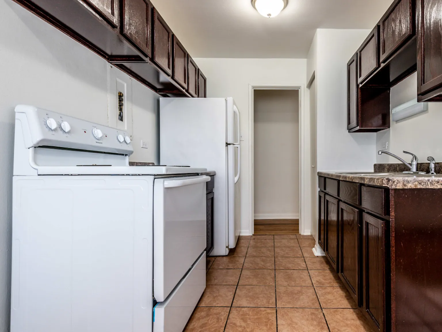 8334 S Ellis Ave — Photo 3
