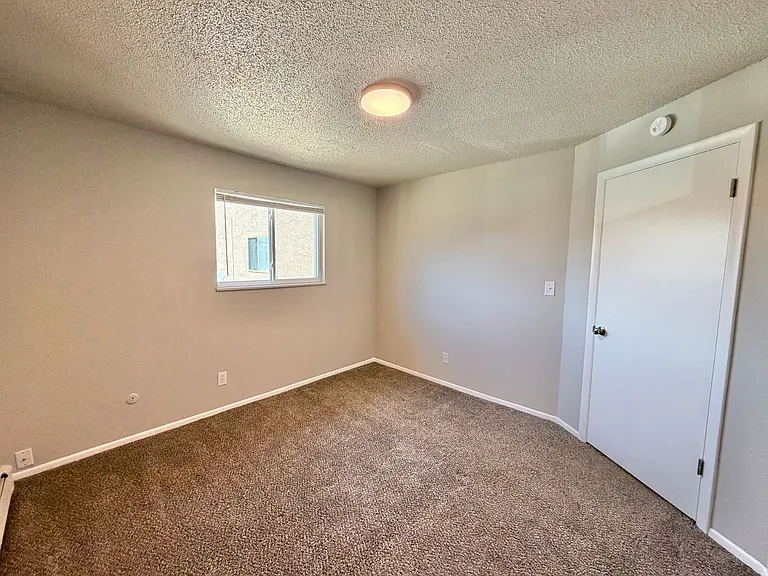 Landmark Apartments — Photo 21