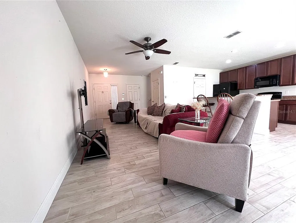 3 bed, 2.5 bath, 1474 sqft, $2,450 — Photo 3