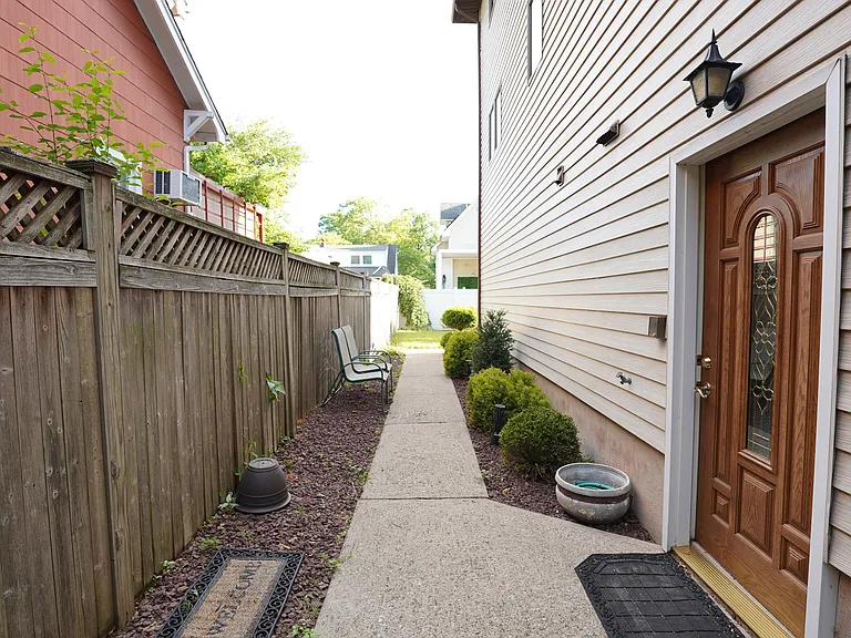 77 Highland Pl #2 — Photo 25