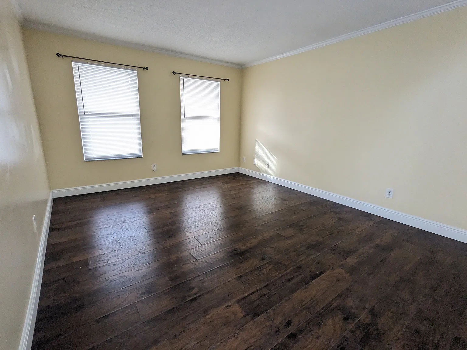 3 bed, 2.5 bath, 1631 sqft, $2,450 — Photo 2