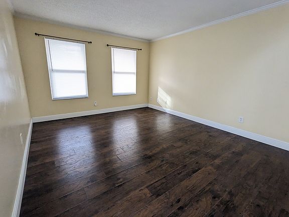 2nd image of 3400 Coachlight Dr